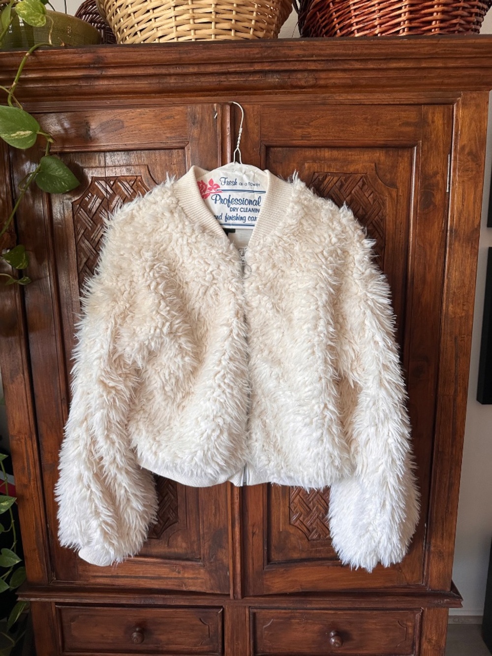WILD FABLE FAUX FUR BOMBER JACKET - M